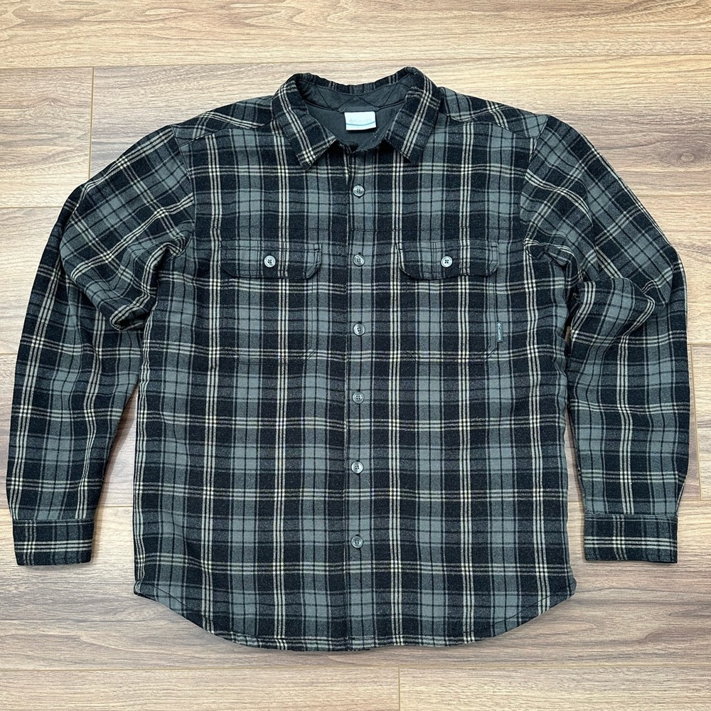 Columbia Sherpa Lined Flannel Shacket in Gray/Black Plaid Size Medium